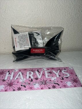 Harveys seatbelt large Bat bow with free sticker